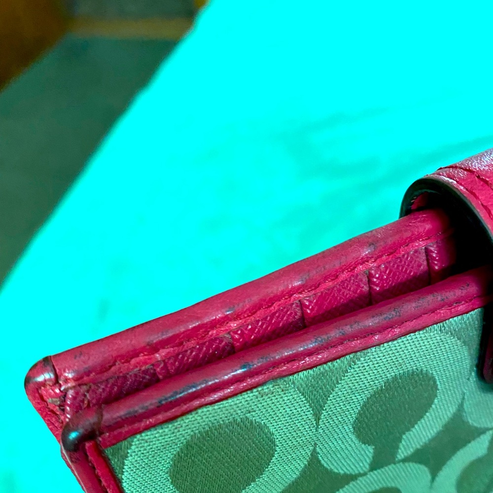 Authentic Coach Mini Wallet - Picture 5 of 7